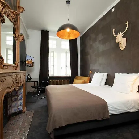 Hotel Domaine De Ronchinne - Château Et Ecuries 3*