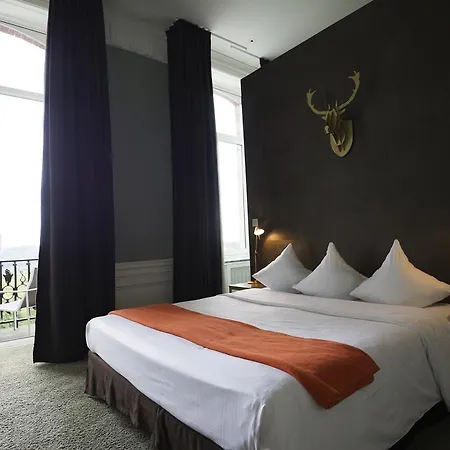 Hotel Domaine De Ronchinne - Château Et Ecuries 3*