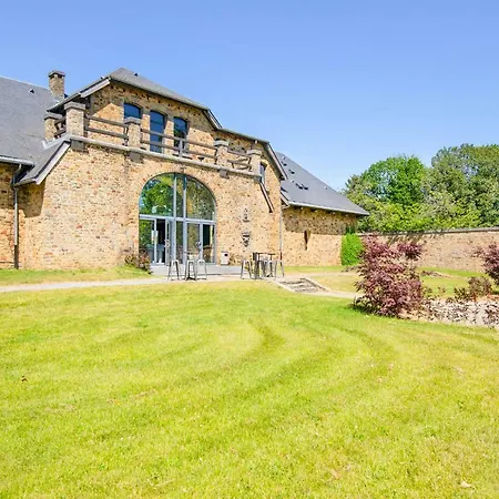 Hotel Domaine De Ronchinne - Chateau Et Ecuries 3*