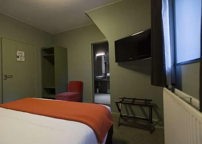 Hotel Domaine De Ronchinne - Chateau Et Ecuries 3*