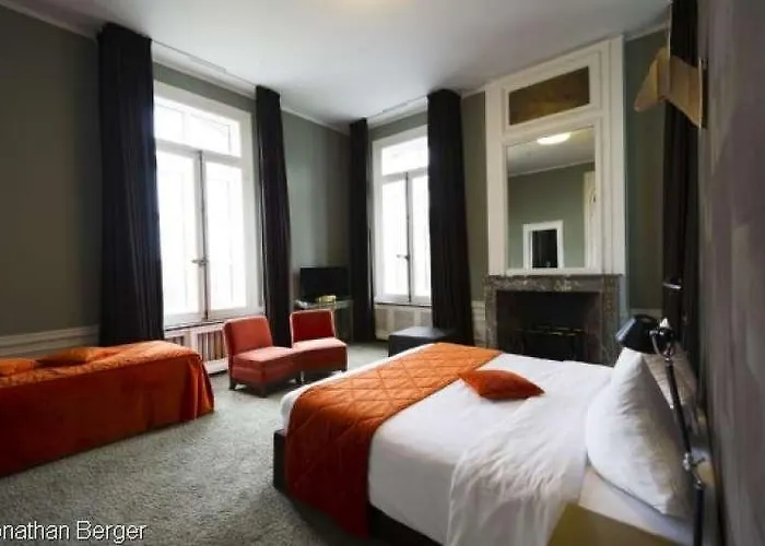 Hotel Domaine De Ronchinne - Chateau Et Ecuries 3*