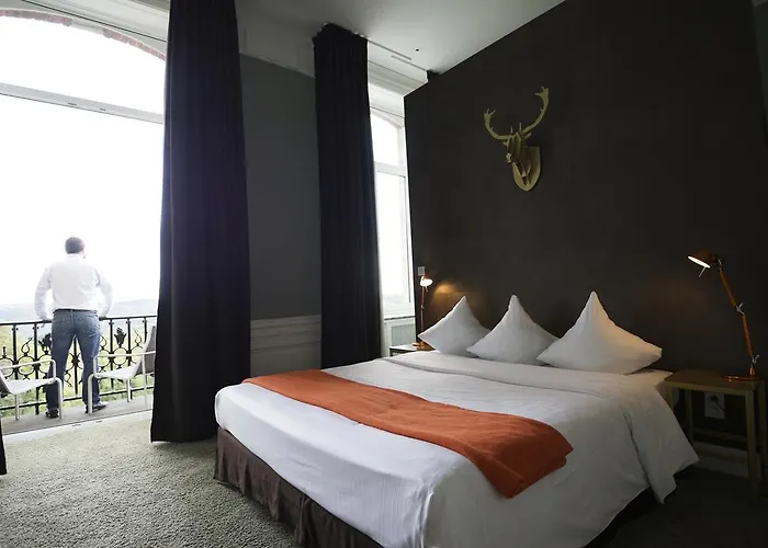 Hotel Domaine De Ronchinne - Chateau Et Ecuries 3*