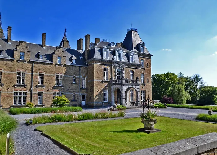 Domaine De Ronchinne - Chateau Et Ecuries