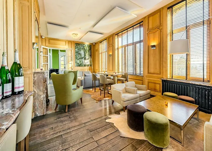 Domaine De Ronchinne - Chateau Et Ecuries Hotel