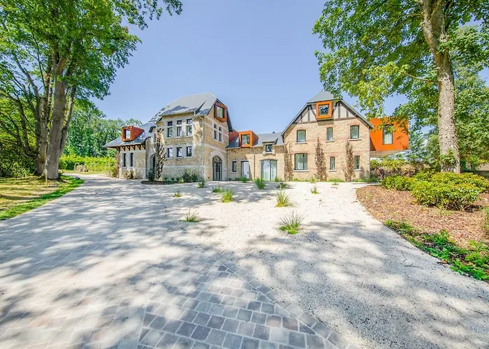 Hotel Domaine De Ronchinne - Chateau Et Ecuries 3*