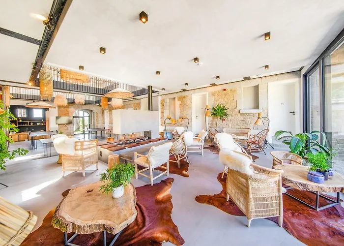 Domaine De Ronchinne - Chateau Et Ecuries